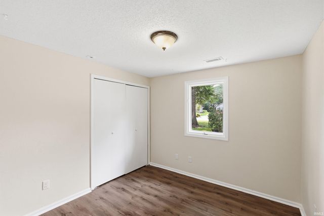 9529 Wolf River Place, Fort Wayne, IN 46804