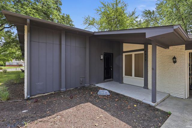 9529 Wolf River Place, Fort Wayne, IN 46804