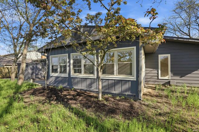 9529 Wolf River Place, Fort Wayne, IN 46804