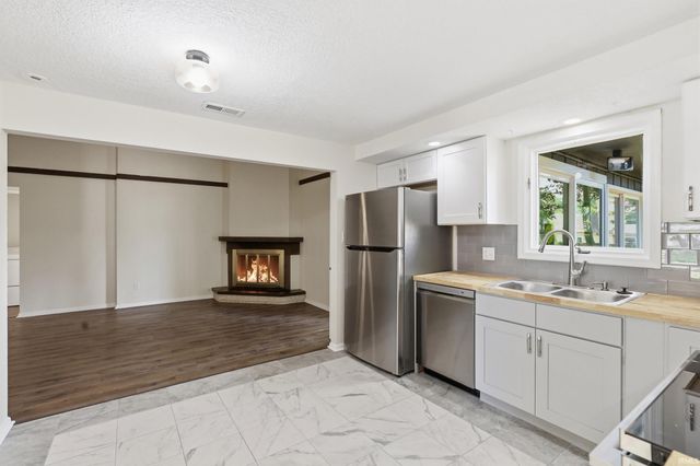 9529 Wolf River Place, Fort Wayne, IN 46804
