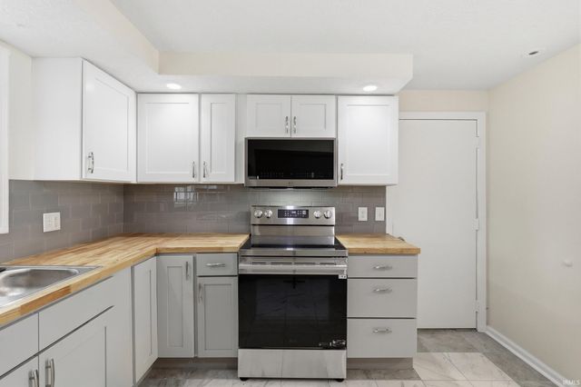 9529 Wolf River Place, Fort Wayne, IN 46804
