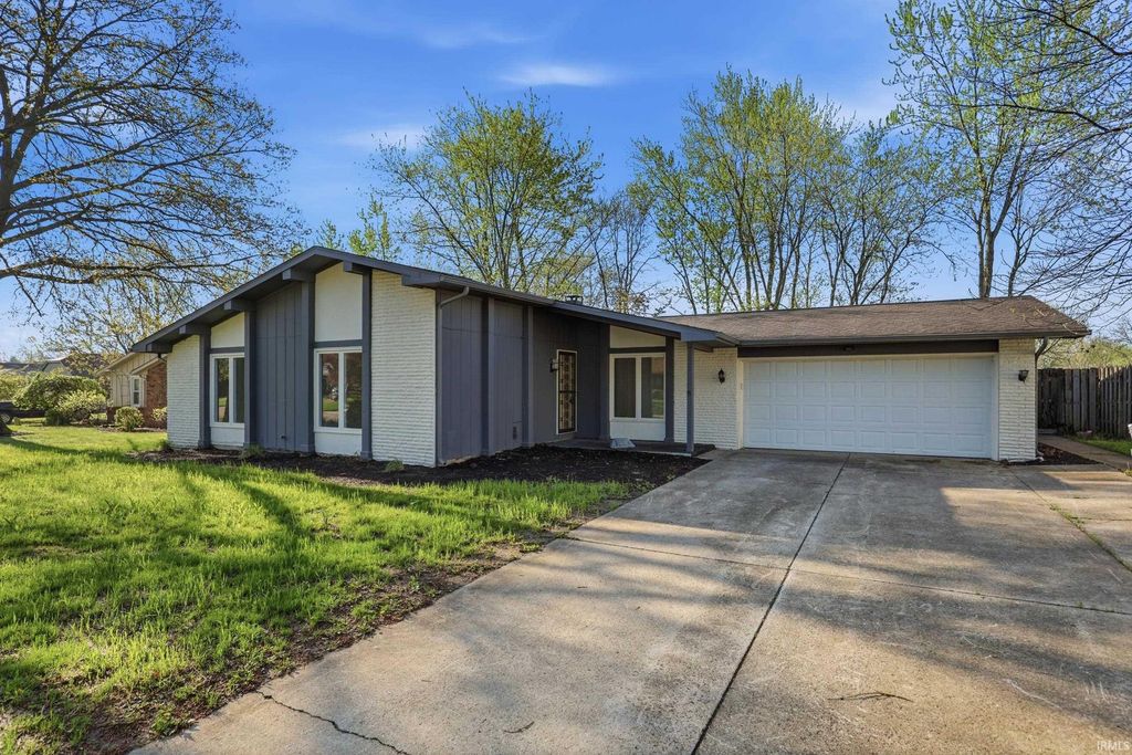 9529 Wolf River Place, Fort Wayne, IN 46804