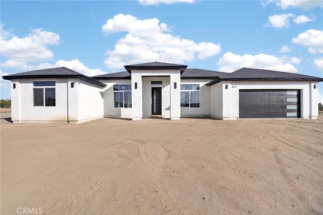 4084 Chevoit, Phelan, CA 92371