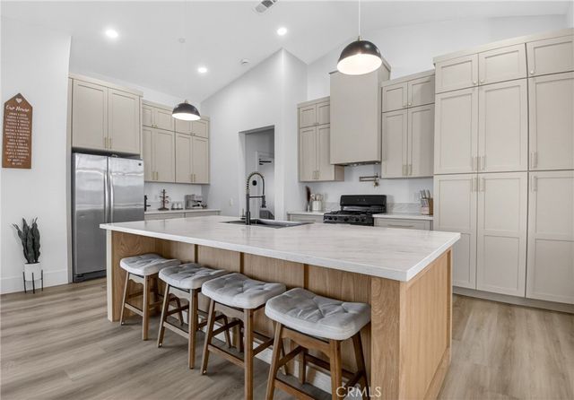 4084 Chevoit, Phelan, CA 92371