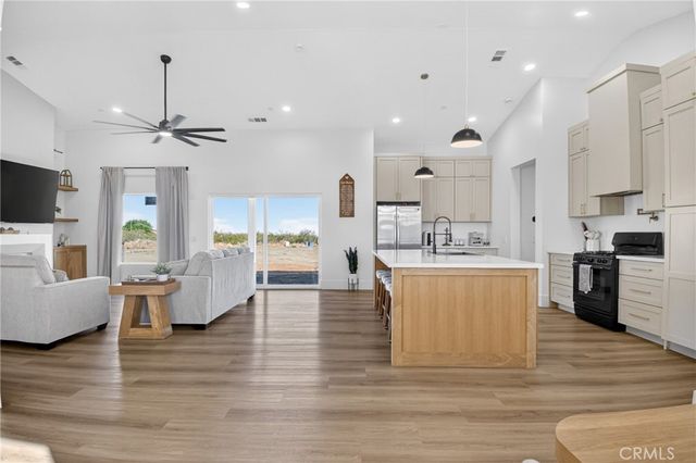 4084 Chevoit, Phelan, CA 92371