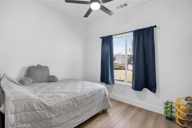 4084 Chevoit, Phelan, CA 92371