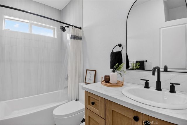 4084 Chevoit, Phelan, CA 92371