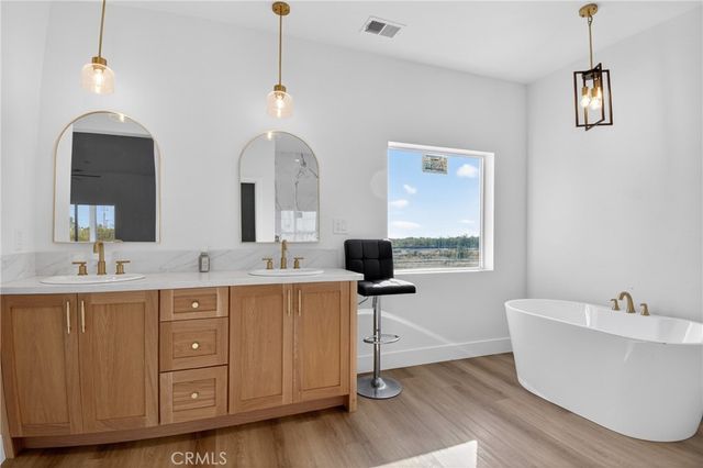 4084 Chevoit, Phelan, CA 92371