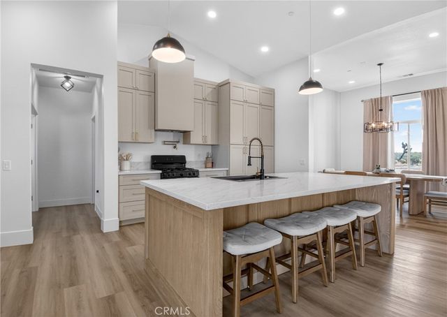 4084 Chevoit, Phelan, CA 92371