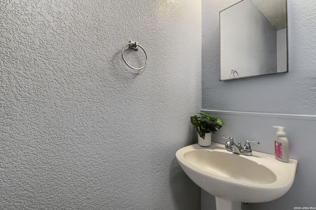 9647 SEKULA DR, San Antonio, TX 78250