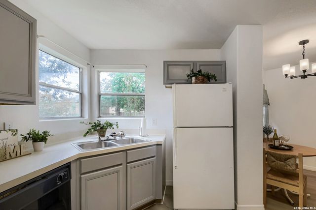 9647 SEKULA DR, San Antonio, TX 78250