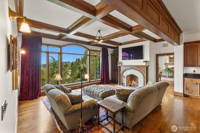 4725 W Mercer Way, Mercer Island, WA 98040