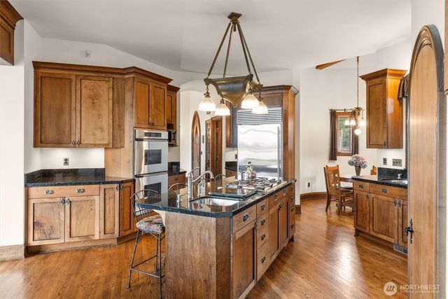 4725 W Mercer Way, Mercer Island, WA 98040