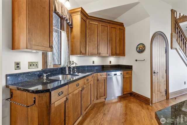 4725 W Mercer Way, Mercer Island, WA 98040