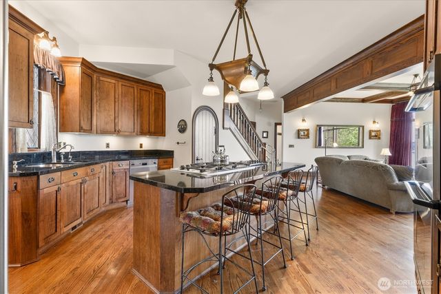 4725 W Mercer Way, Mercer Island, WA 98040