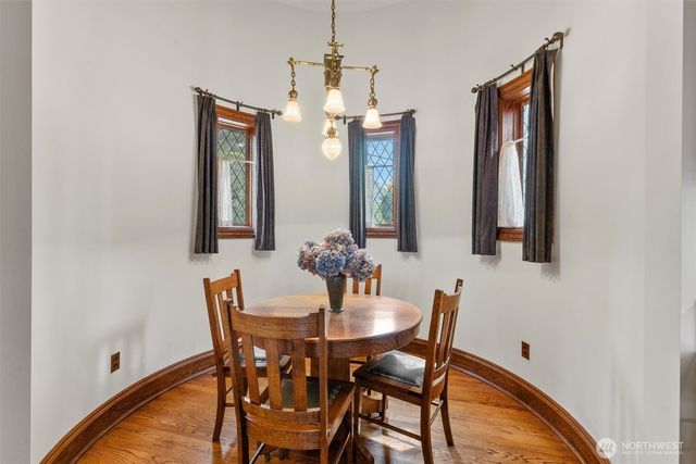 4725 W Mercer Way, Mercer Island, WA 98040