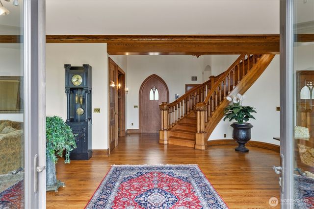4725 W Mercer Way, Mercer Island, WA 98040