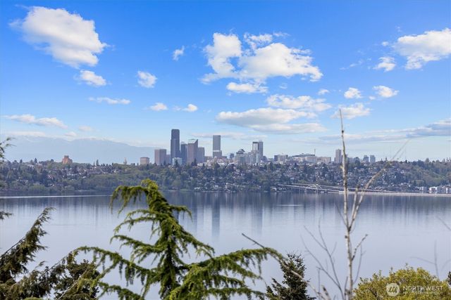 4725 W Mercer Way, Mercer Island, WA 98040