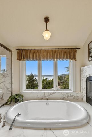 4725 W Mercer Way, Mercer Island, WA 98040