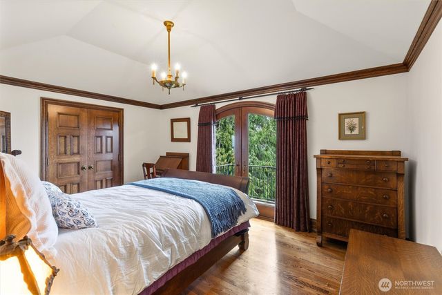 4725 W Mercer Way, Mercer Island, WA 98040