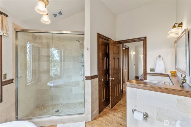 4725 W Mercer Way, Mercer Island, WA 98040