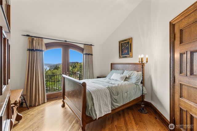 4725 W Mercer Way, Mercer Island, WA 98040