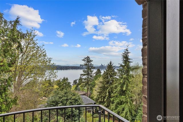 4725 W Mercer Way, Mercer Island, WA 98040