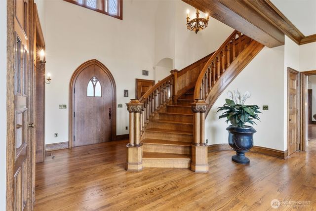 4725 W Mercer Way, Mercer Island, WA 98040