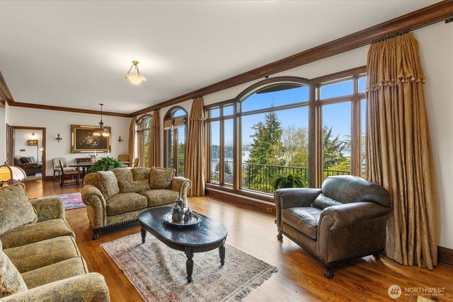 4725 W Mercer Way, Mercer Island, WA 98040