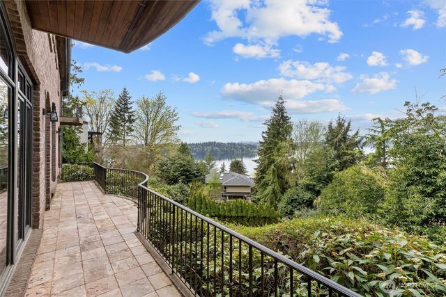 4725 W Mercer Way, Mercer Island, WA 98040