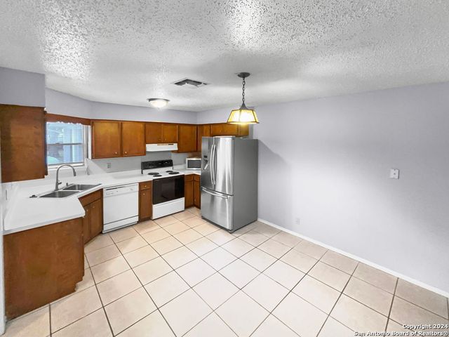 1017 Evening Dun, San Antonio, TX 78213