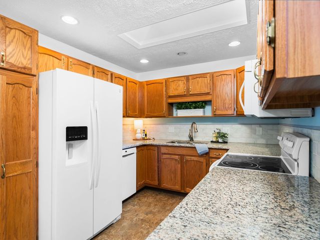 2189 Hammond Place E, Garfield Twp, MI 49686