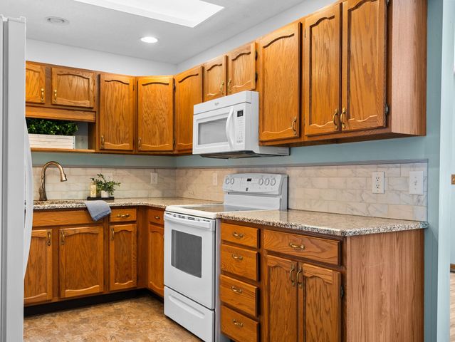 2189 Hammond Place E, Garfield Twp, MI 49686