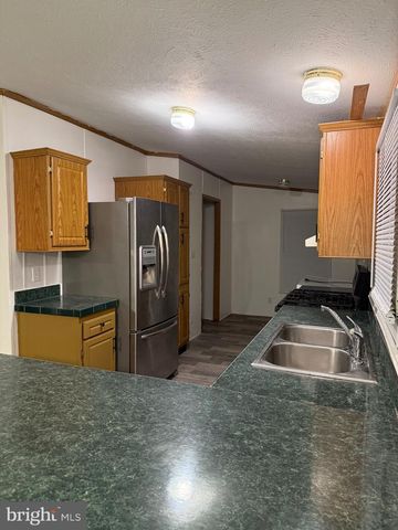 100 LILLY DR, Ephrata, PA 17522