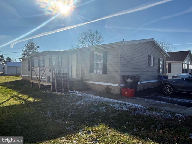 100 LILLY DR, Ephrata, PA 17522