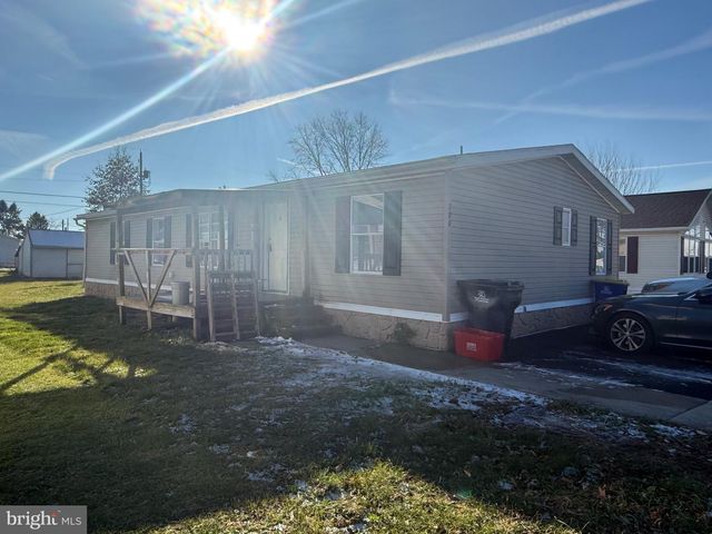 100 LILLY DR, Ephrata, PA 17522