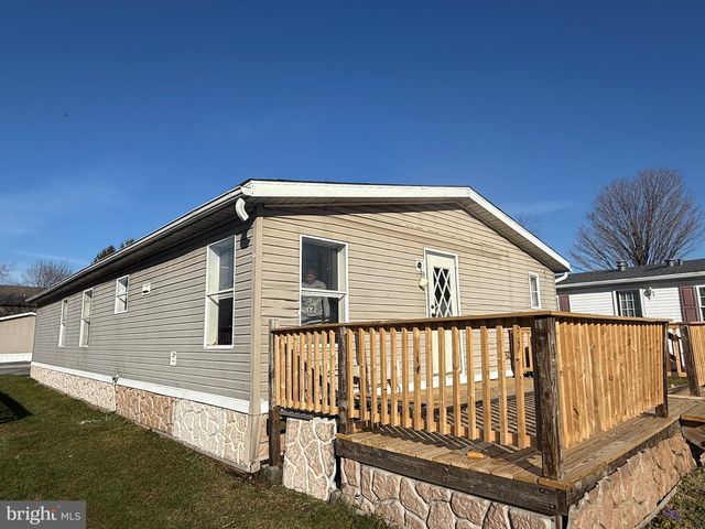 100 LILLY DR, Ephrata, PA 17522