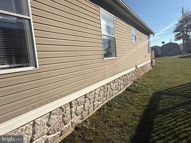 100 LILLY DR, Ephrata, PA 17522