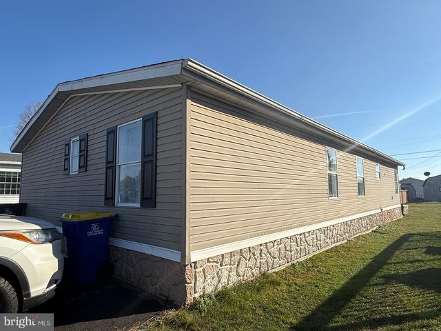 100 LILLY DR, Ephrata, PA 17522