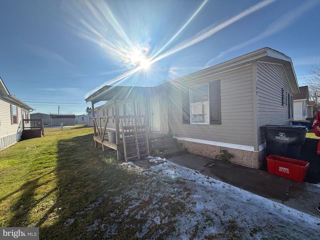 100 LILLY DR, Ephrata, PA 17522