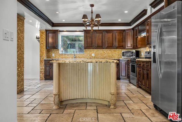 3446 Alginet, Encino, CA 91436