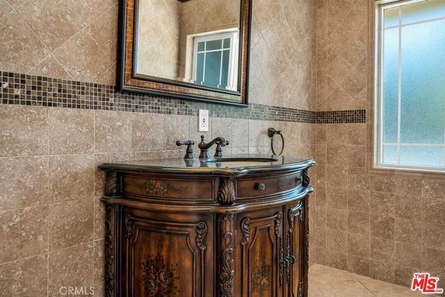 3446 Alginet, Encino, CA 91436