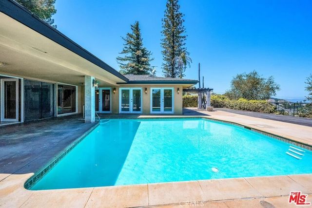 3446 Alginet, Encino, CA 91436