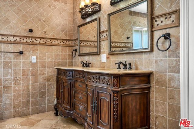 3446 Alginet, Encino, CA 91436