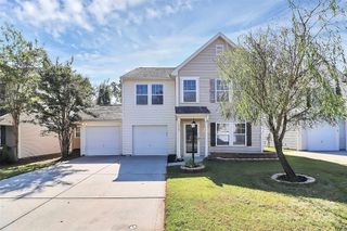 15705 Lakepoint Forest Drive, Charlotte, NC 28278