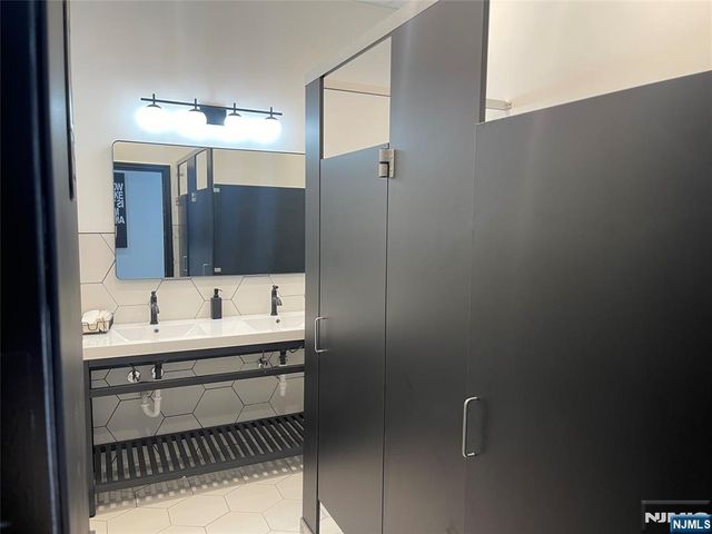 15 5th Street 102, Saddle Brook, NJ 07663