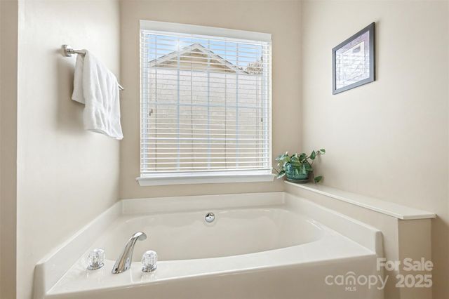 8907 Steelechase Drive, Charlotte, NC 28273