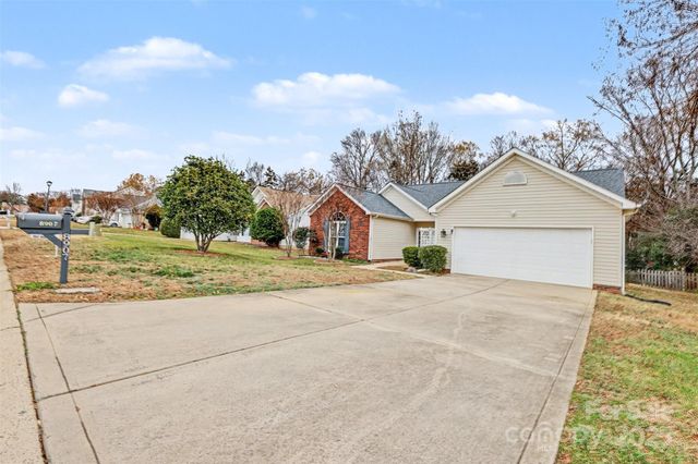8907 Steelechase Drive, Charlotte, NC 28273
