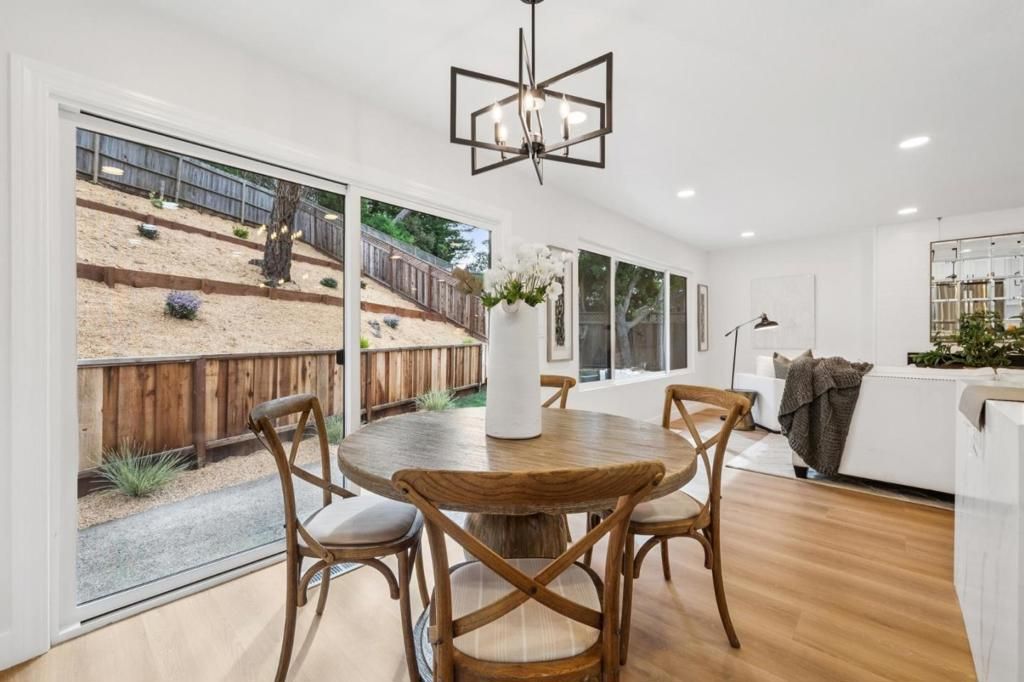 Image 10 of property listing at 1276 Laurel Hill Drive, San Mateo, CA 94402