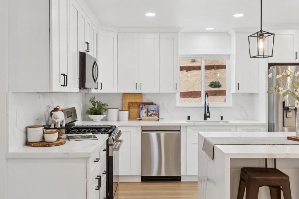 Image 11 of property listing at 1276 Laurel Hill Drive, San Mateo, CA 94402